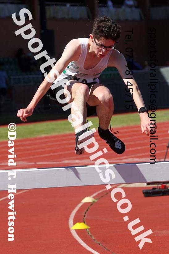 Senior mens and under-20s 3000 metres steeplechase, 2021 Northern Senior and Under-20s Champs., Leigh. Photo: David T. Hewitson/Sports for All Pics